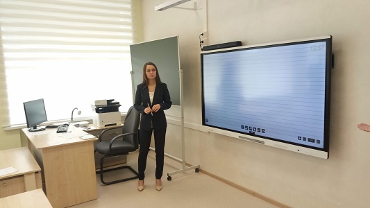 Первая реконструированная за счет частного инвестора "цифровая" школа открылась в Кузбассе