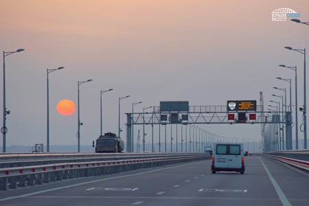 5 млн транспортных средств пересекли Крымский мост за год работы