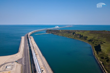 5 млн транспортных средств пересекли Крымский мост за год работы