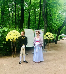 Цветочный трон, парусник и померанцевые деревья украсили Летний сад в Петербурге в честь его 315-летия