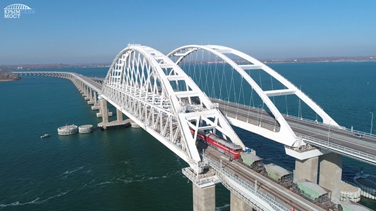 Железнодорожные конструкции Крымского моста испытывают тяжелыми техсоставами